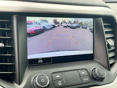 Used 2023 GMC Acadia SLT w/ Preferred Package AWD/4WD image 13