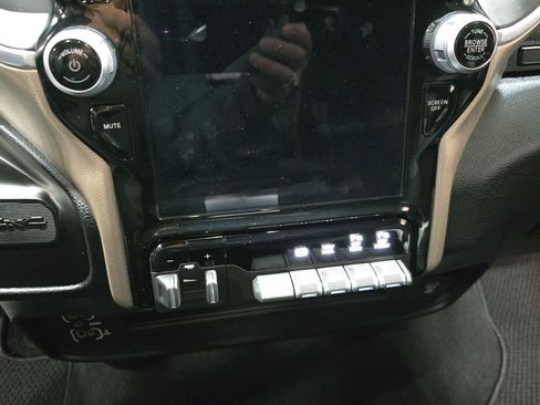 Used 2024 RAM 2500 Laramie image 16