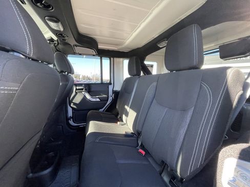 Used 2017 Jeep Wrangler Unlimited Sahara image 23