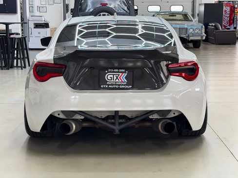 Used 2017 Toyota 86 RWD image 3