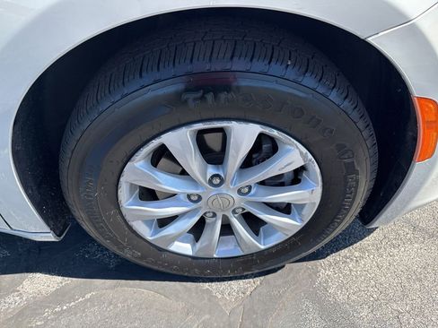 Used 2017 Chrysler Pacifica Touring-L FWD image 26