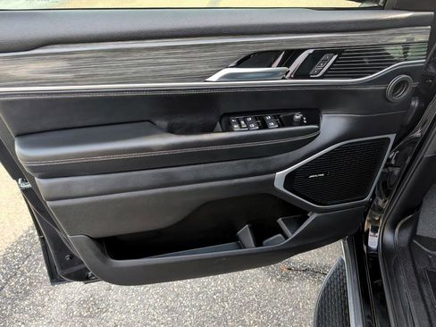 Used 2022 Jeep Wagoneer Series II w/ Flexible Seating Group image 16