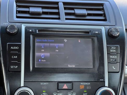 Used 2014 Toyota Camry SE w/ Moonroof Package FWD image 3