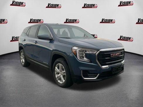 Used 2024 GMC Terrain SLE image 3