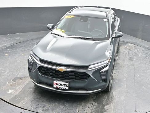 Used 2025 Chevrolet Trax LT image 36