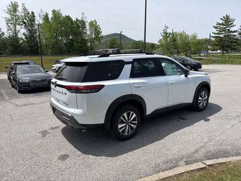 New 2026 Nissan Pathfinder SL AWD/4WD image 17