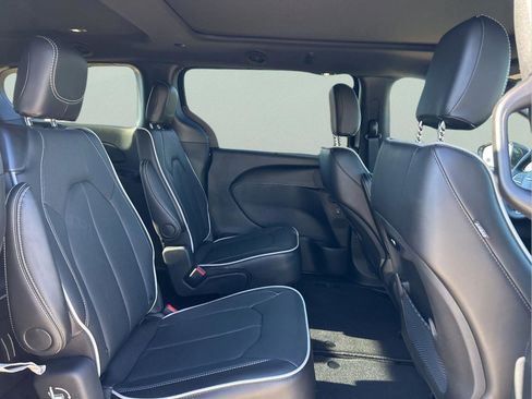 New 2026 Chrysler Pacifica Limited image 12