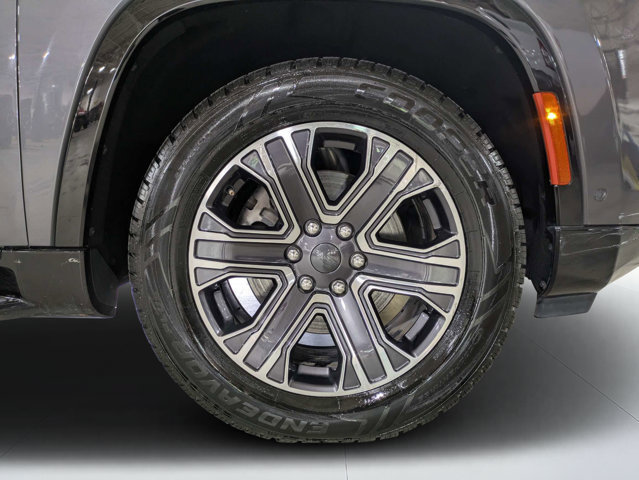 Certified 2024 Jeep Wagoneer L Series II w/ Flexible Seating Group AWD/4WD image 10