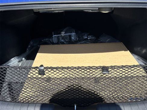 New 2025 Hyundai Elantra Limited image 18