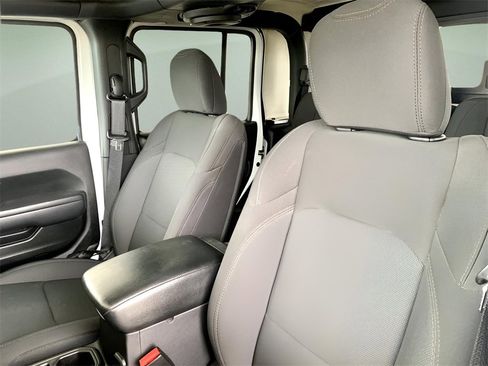 Used 2022 Jeep Gladiator Sport image 15