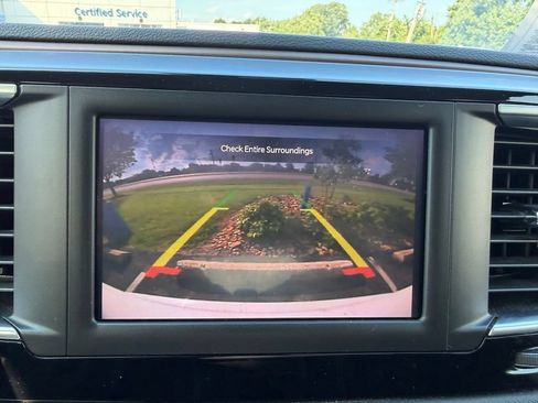 Used 2023 Chrysler Voyager LX FWD image 10