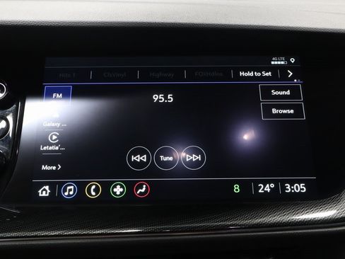 Used 2023 Buick Envision Essence image 2