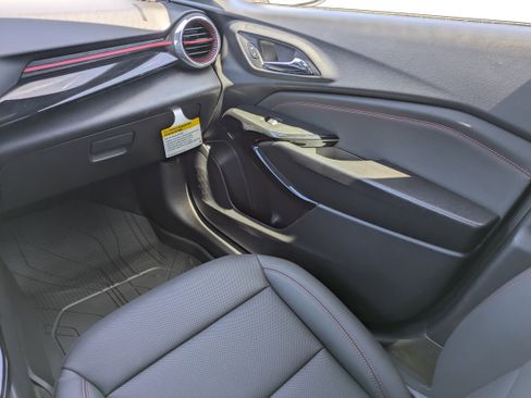 New 2026 Chevrolet Trax RS w/ Sunroof Package image 10