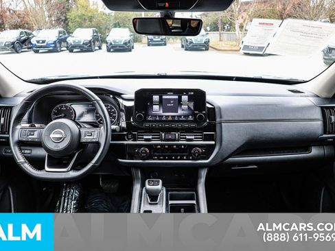 Used 2025 Nissan Pathfinder SL image 23