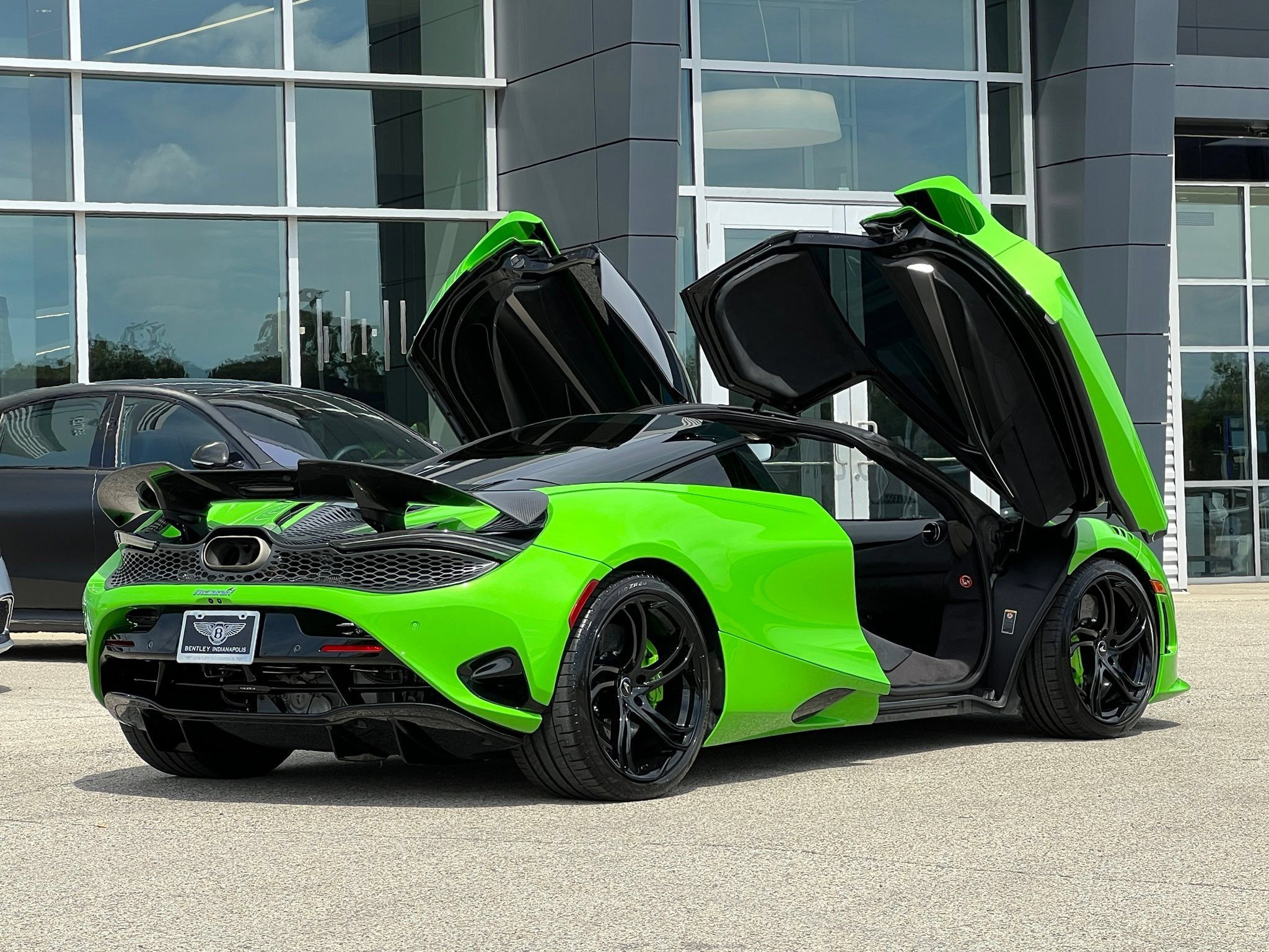Used 2024 McLaren 750S RWD image 13