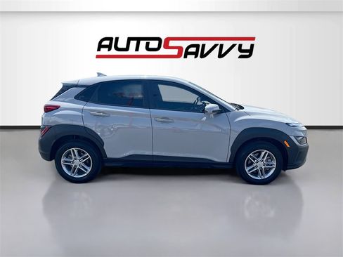 Used 2023 Hyundai Kona SE image 8