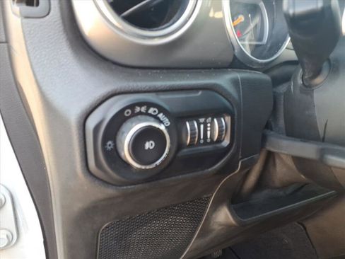 Used 2019 Jeep Wrangler Unlimited Sahara image 31