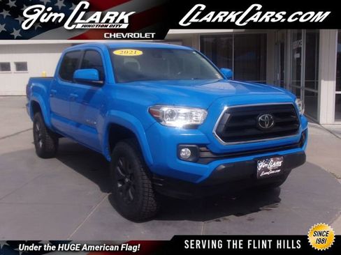 Used 2021 Toyota Tacoma SR5 AWD/4WD image 1