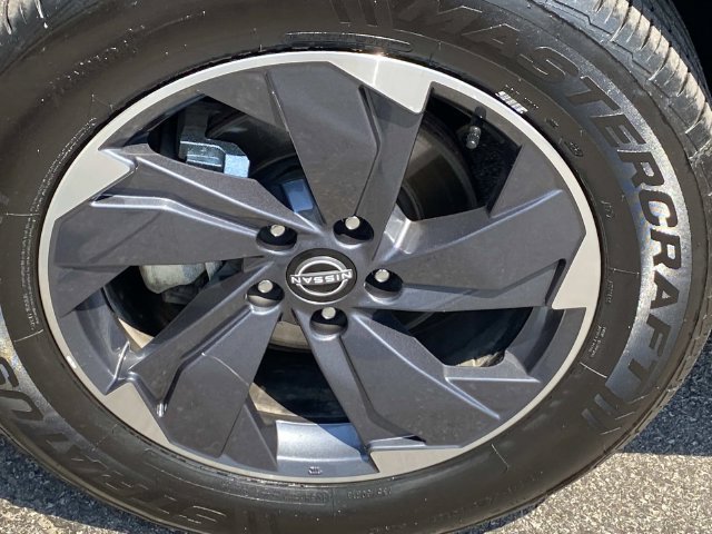 Used 2024 Nissan Rogue SV FWD image 29