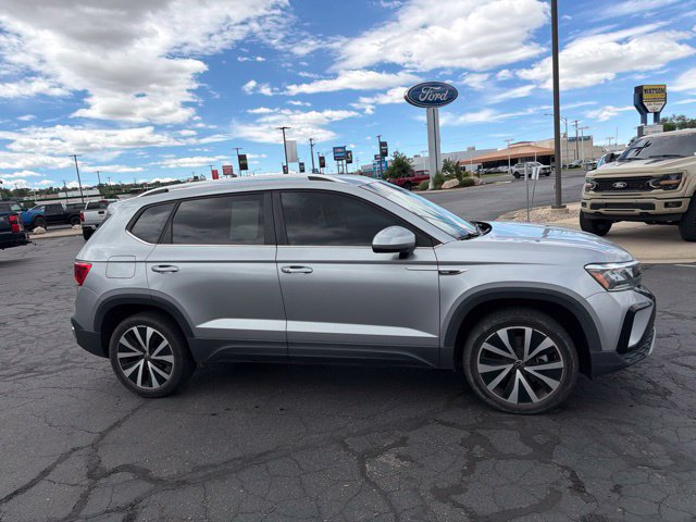 Used 2022 Volkswagen Taos SE FWD image 4