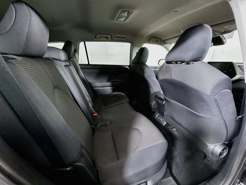Used 2021 Toyota Highlander LE AWD/4WD image 26