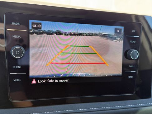 Certified 2025 Volkswagen Taos SE image 11