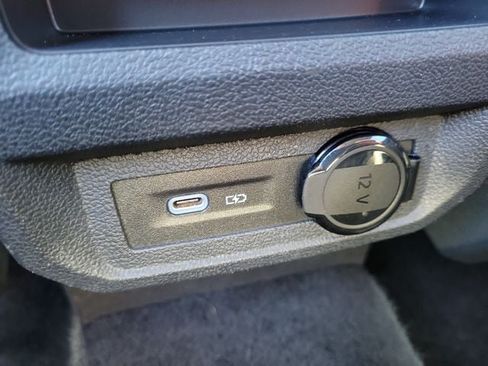 Used 2024 Volkswagen Tiguan SE FWD image 12