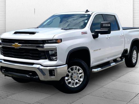 Used 2025 Chevrolet Silverado 2500 LT AWD/4WD image 12