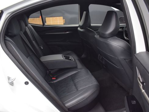 Used 2025 Toyota Camry XSE FWD image 11
