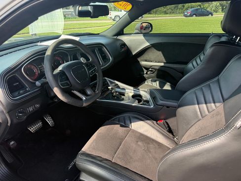 Used 2023 Dodge Challenger SRT Hellcat RWD image 5