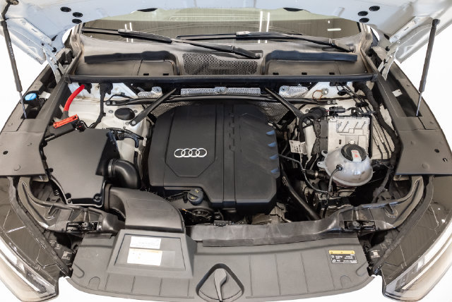 Used 2023 Audi Q5 2.0T Premium w/ Convenience Package AWD/4WD image 3