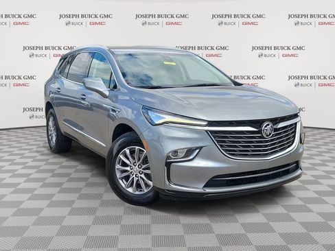 Used 2023 Buick Enclave Essence FWD image 1