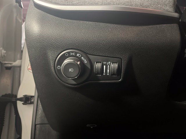 Used 2025 Jeep Compass Latitude AWD/4WD image 12
