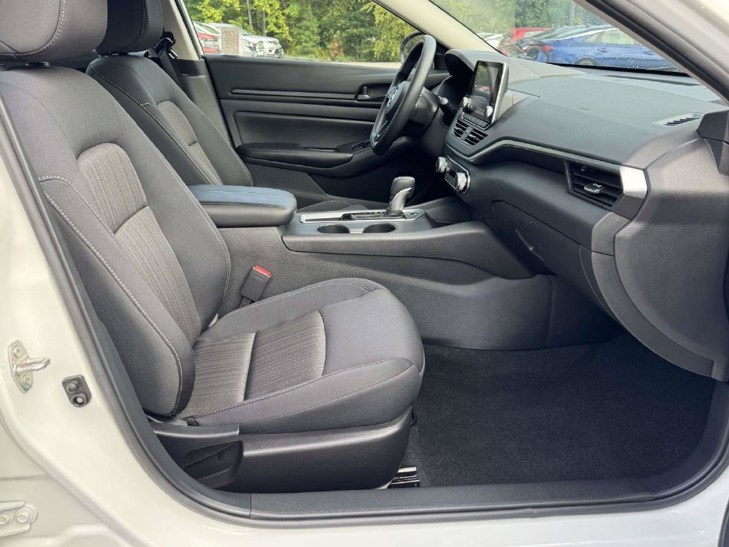 Used 2025 Nissan Altima 2.5 S FWD image 15
