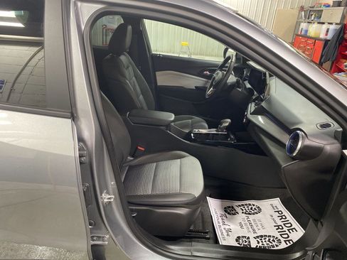 Certified 2025 Chevrolet Trax LT w/ LT Convenience Package image 12