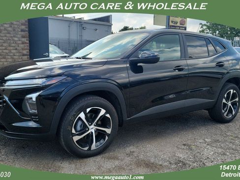 Used 2025 Chevrolet Trax RS w/ Driver Confidence Package FWD image 1