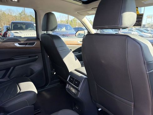 New 2026 Volkswagen Atlas SE FWD image 18