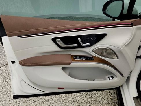 Used 2023 Mercedes-Benz EQS 580 4MATIC Sedan w/ Exclusive Trim Package image 11