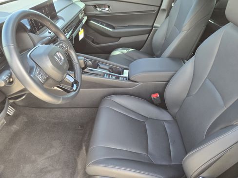 Used 2025 Honda Accord Sport image 9