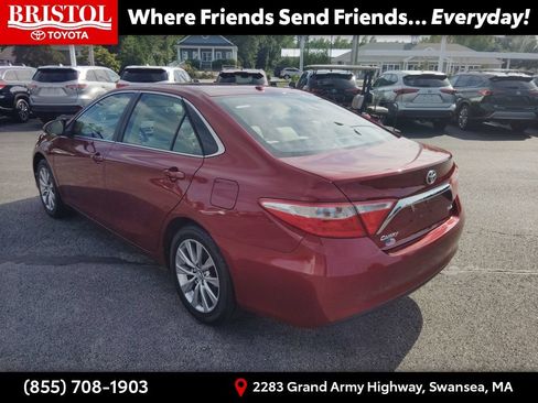 Used 2017 Toyota Camry XLE w/ Moonroof Package FWD image 5