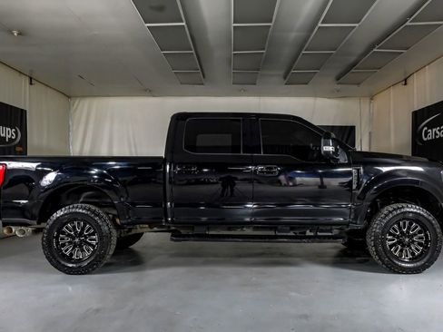 Used 2022 Ford F250 Lariat w/ Black Appearance Package image 5
