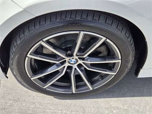Used 2021 BMW 330i Sedan w/ Driving Assistance Package image 9