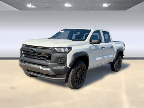 Used 2024 Chevrolet Colorado Trail Boss w/ Advanced Trailering Package image 2