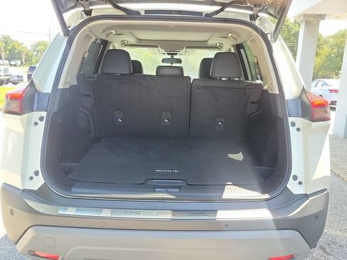 Certified 2023 Nissan Rogue SV w/ SV Premium B Package FWD image 5