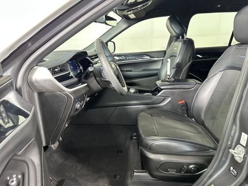 Used 2022 Jeep Grand Cherokee Trailhawk AWD/4WD image 11