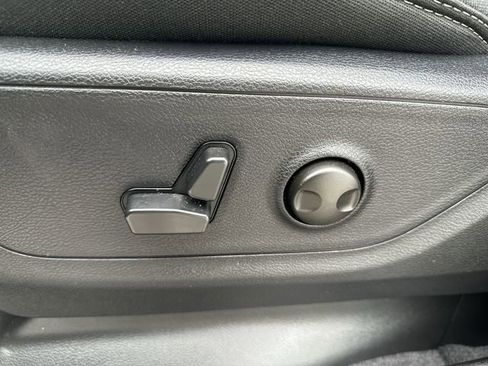 Used 2025 RAM 1500 Big Horn AWD/4WD image 16