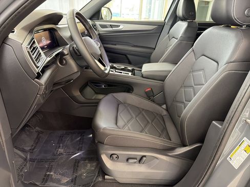 New 2026 Volkswagen Atlas Cross Sport SE FWD image 5