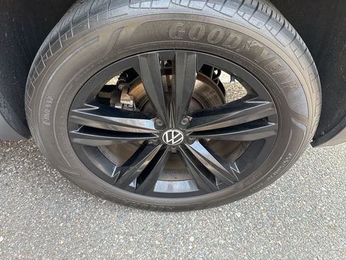 Used 2023 Volkswagen Atlas SEL R-Line image 24