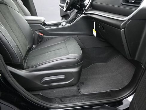 New 2026 Jeep Grand Cherokee Altitude image 23