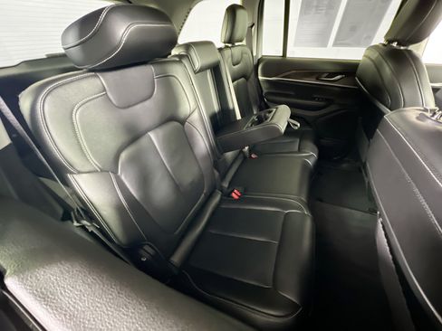Used 2023 Jeep Grand Cherokee Limited AWD/4WD image 24